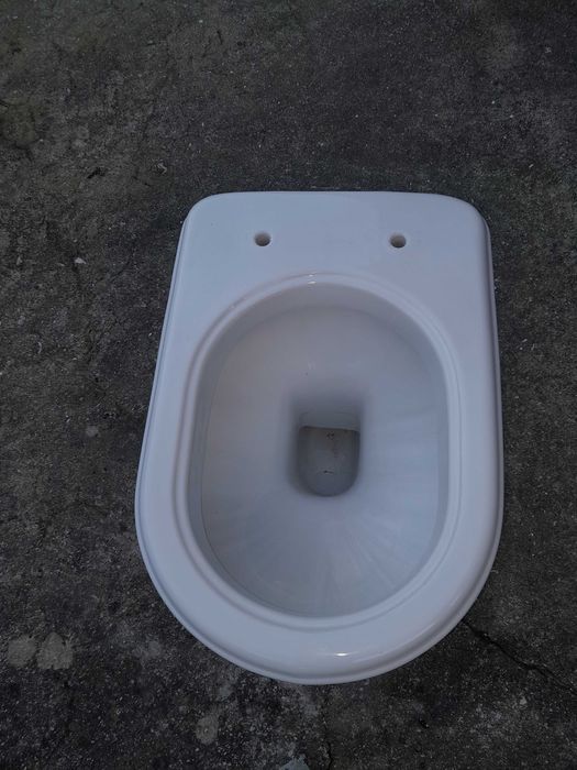 Vários tipos de sanitas disponíveis em bom estado