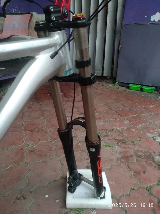 Marzocchi 380 C2R2 TI конусний шток Двохкоронна вилка 27.5