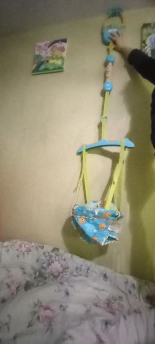 Качеля-пригунок для ребенка НОВАЯ !