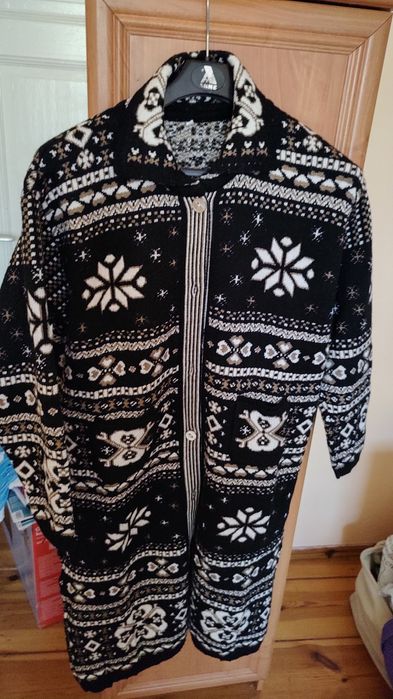 Długi sweter z akrylu