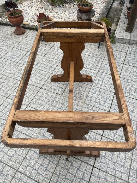 Vendo estrutura de mesa.