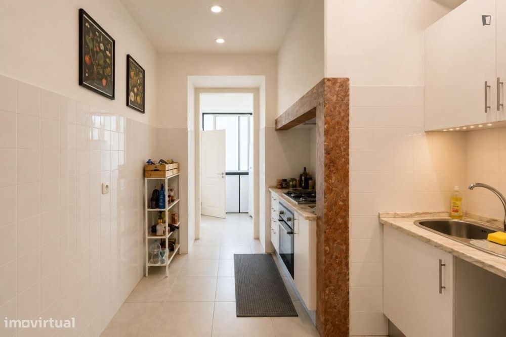 Quarto - localizado em Arroios Lisbon