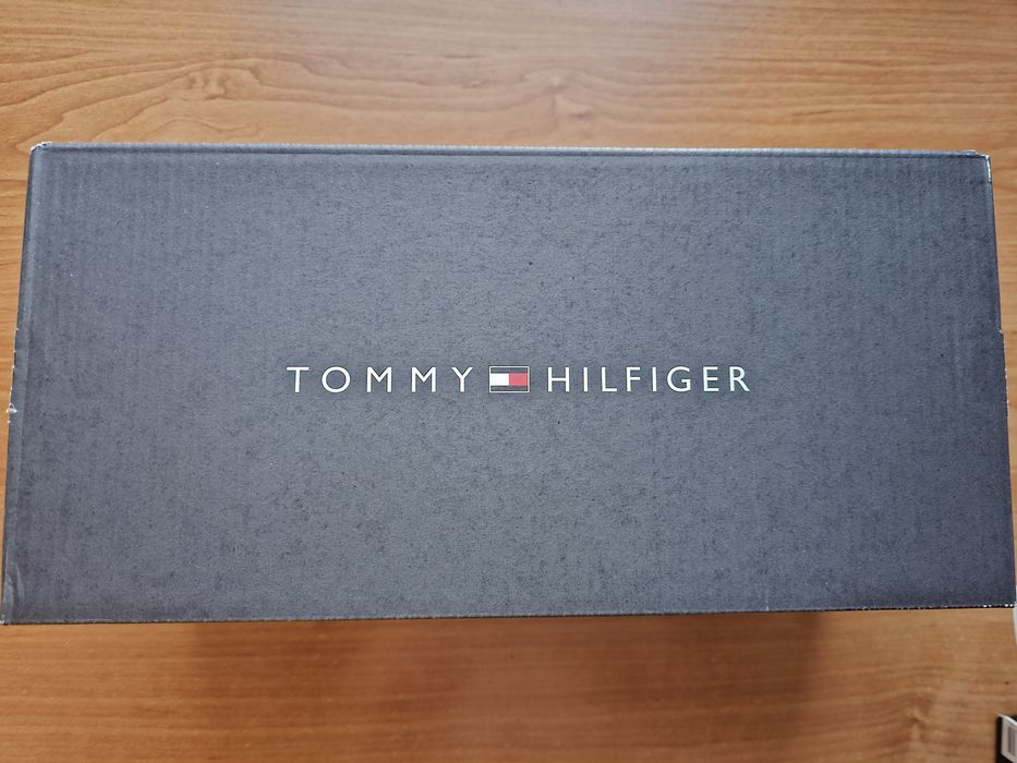 Nowe klapki Tommy Hilfiger rozmiar 46 białe