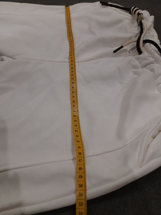 Білі трикотажні штани