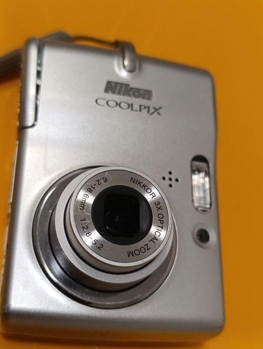 Aparat cyfrowy kompaktowy Nikon Coolpix  L10, na baterie AA, 98% OK