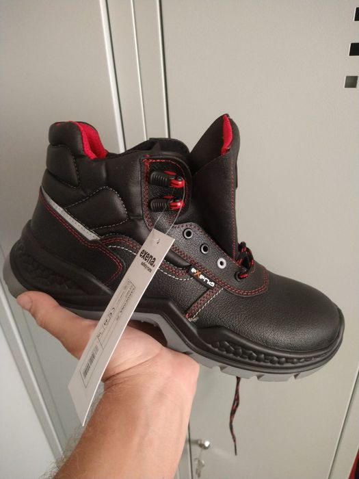 Продам класні черевики берци 44р