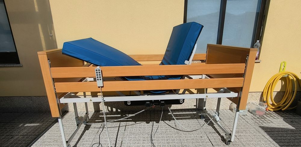 Cama articulada elétrica e elevatória hospitalar