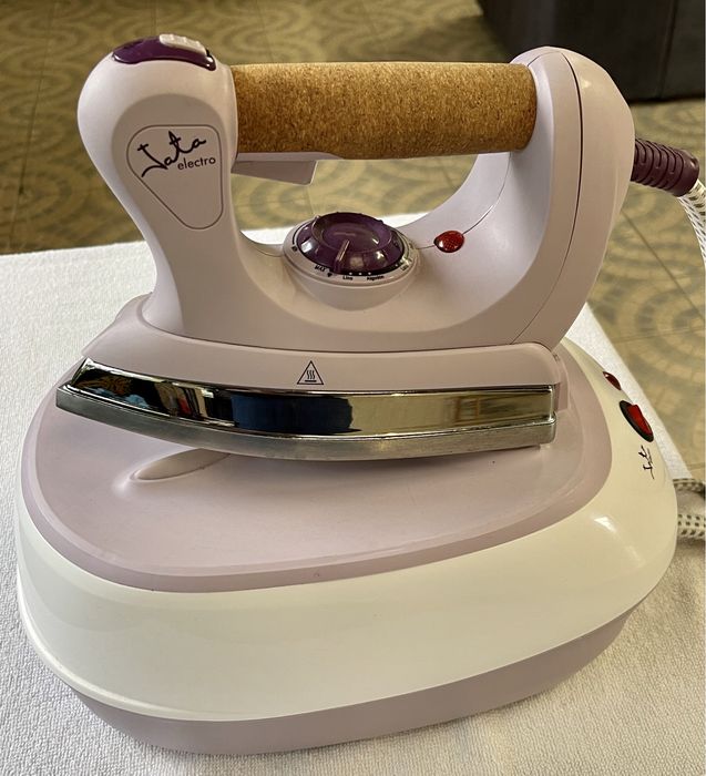 Ferro de engomar com caldeira Jata