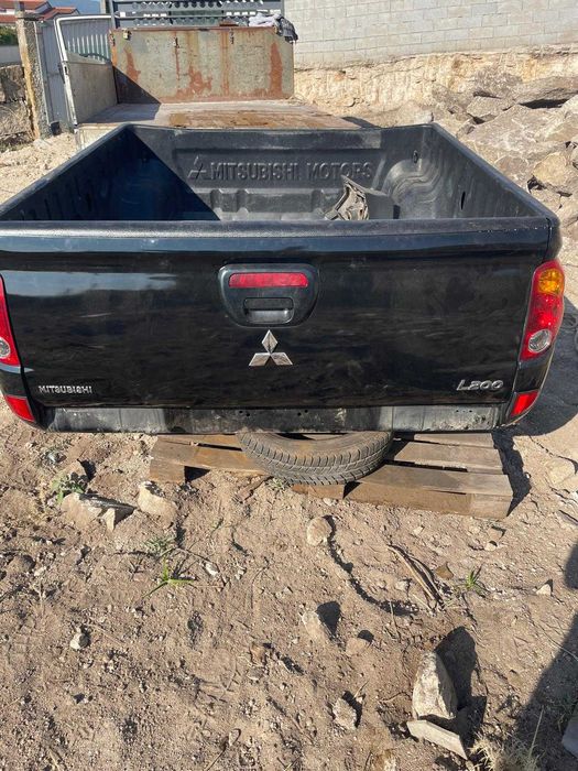 Caixa de carga Mitsubishi L200