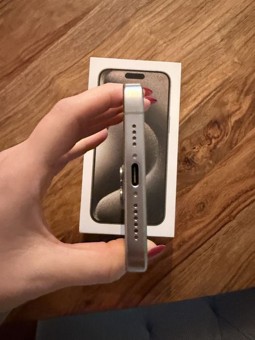 iPhone 15 Pro Max Titânio Natural 256GB - como novo e com garantia