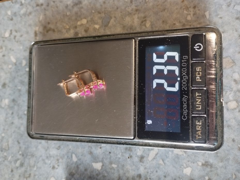 Золотые сережки с рубинами и  бриллиантами 2.35 грамма