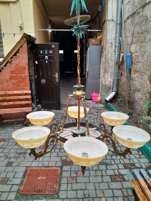 Продам люстру  в хорошим состояние все целіи