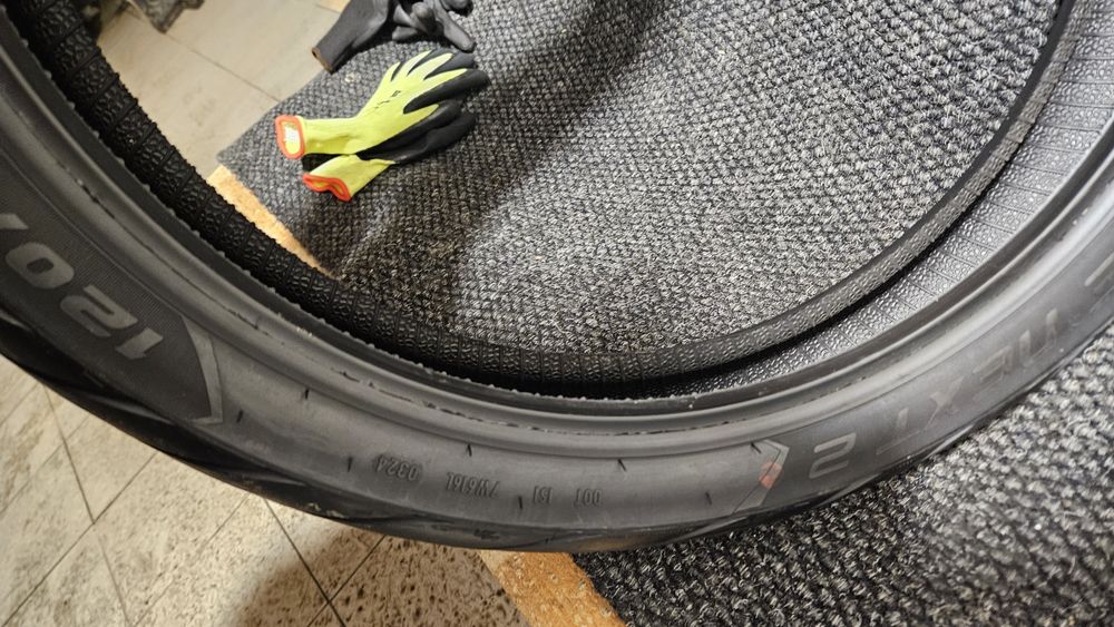 Продам мото покришку шину Metzger 120  70 r19