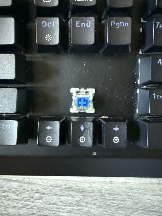 rzedam klawiaturę gamingową Modecom Volcano – bardzo dobry stan!