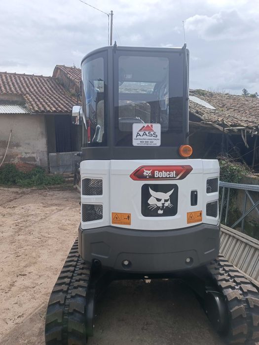 Serviço de máquina giratória e bobcat