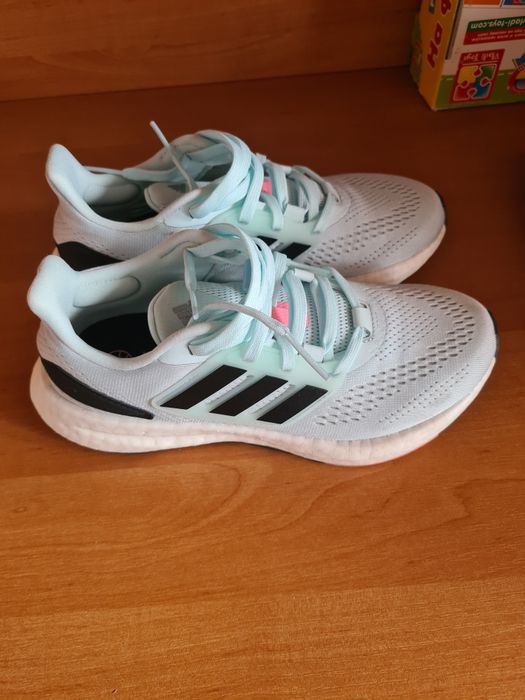 Buty dla kobiet. Adidas pureboost