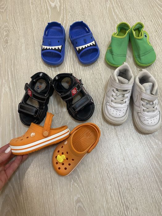 Босоніжки сандалі крокси шльопанці кросівки кеди коралки Crocs Nike кроксы босоножки 22 р