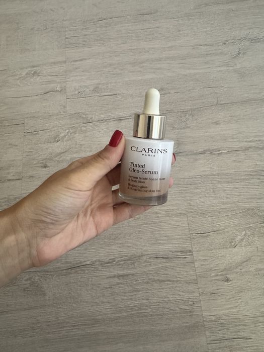 Clarins Tinted Oleo-Serum, тогальга основа для обличчя об'ємом 30 мл.