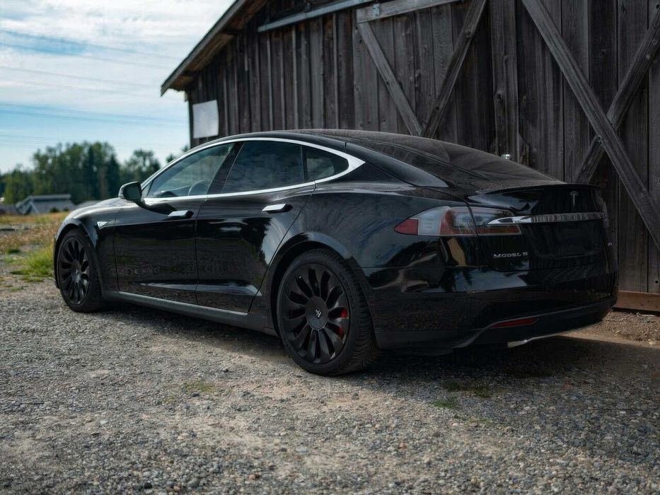 Tesla Model S P85D      2014