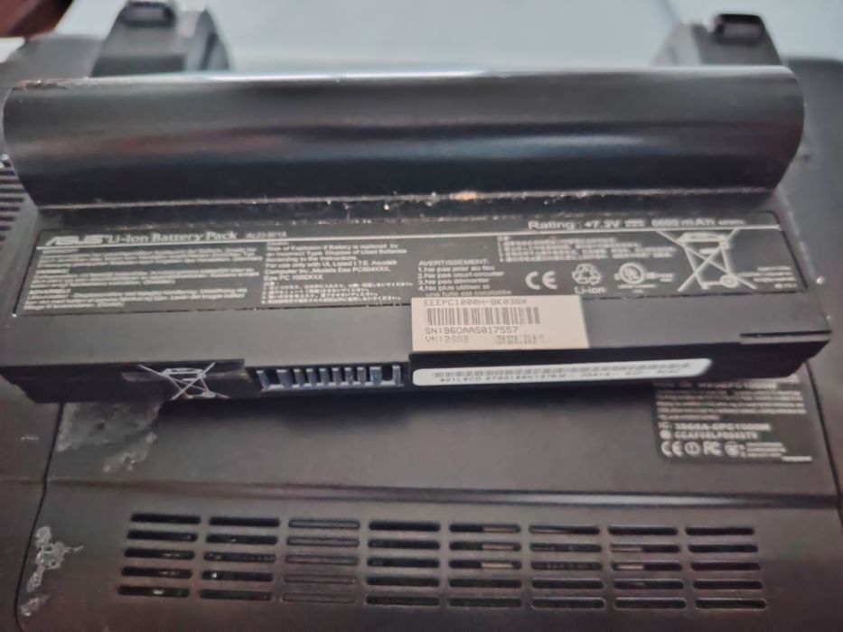PC de dimensões pequenas Notebook antigo.