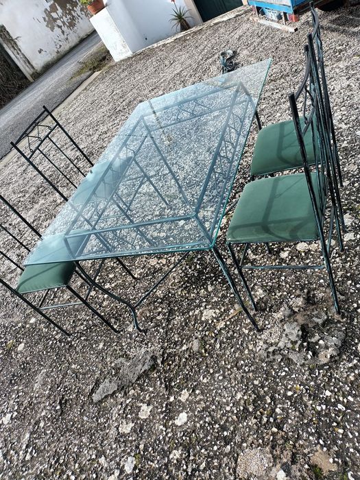 Mesa de ferro com 4 cadeiras