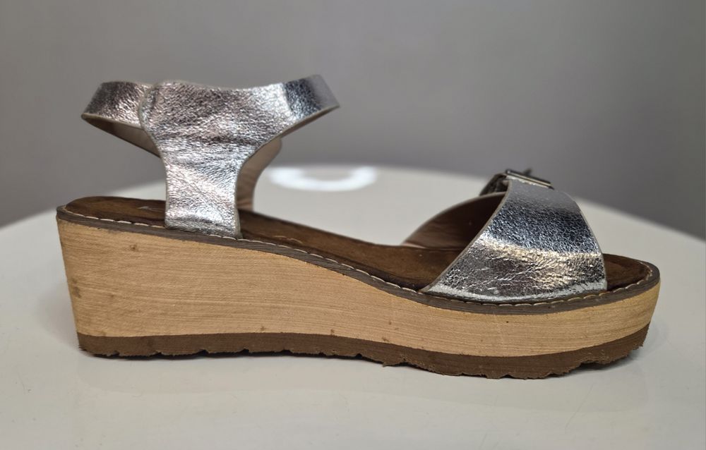 Sandały Srebrne Na Koturnie  Rozm: 37