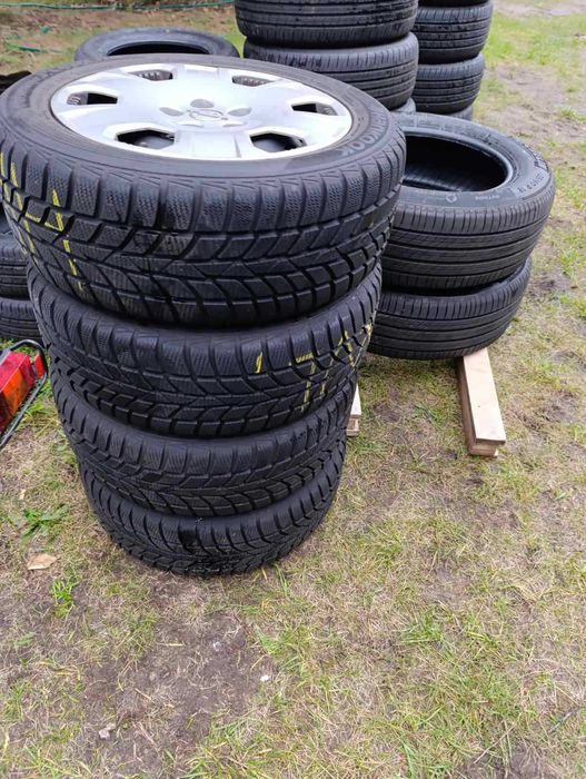 sprzedam komplety opon  i felg na samochód