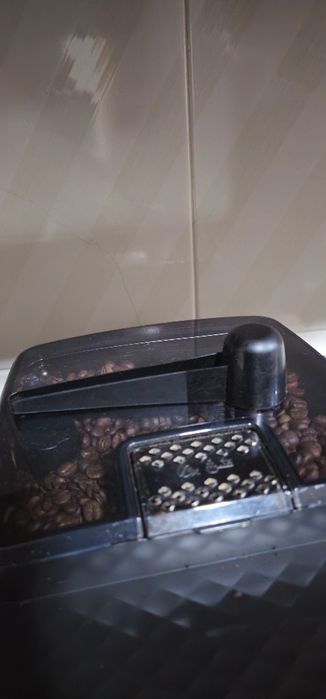 Máquina de Café Automática Philips Série 2200 (EP2221/40) – Como Nova