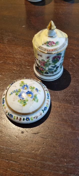 Miniaturas decorativas em porcelana