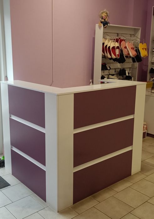 Продаж торгового обладнання для магазину Взуття та Одягу б/у