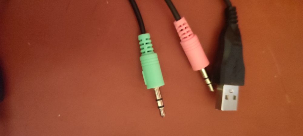 Продаю комплект для компьютера.(Клпвиатура,мышка,наушники)