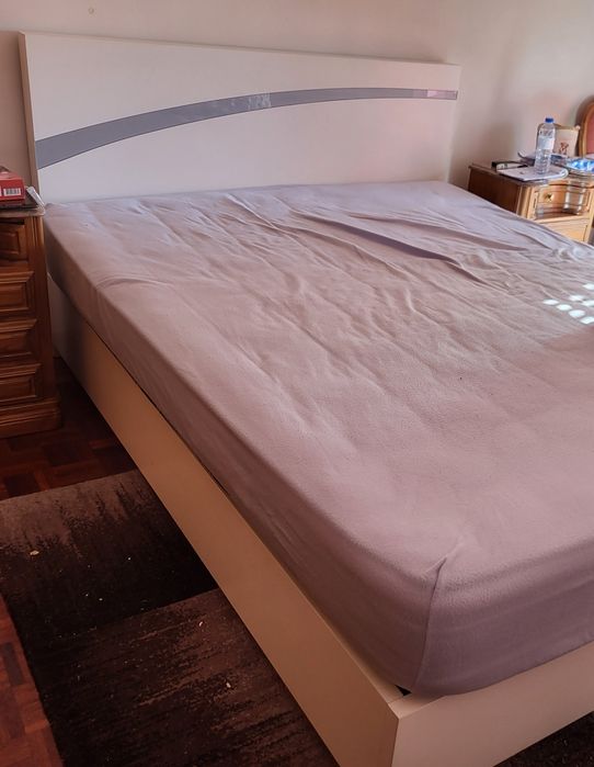 Vendo excelente cama 1,60x2,00 e ótimo preço