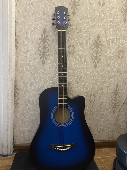 Продам гітару з набором!!