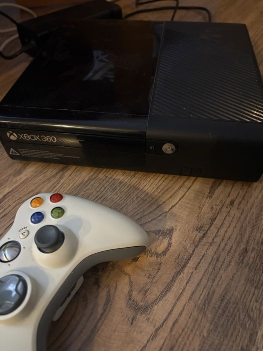 Xbox 360 + pad do gry