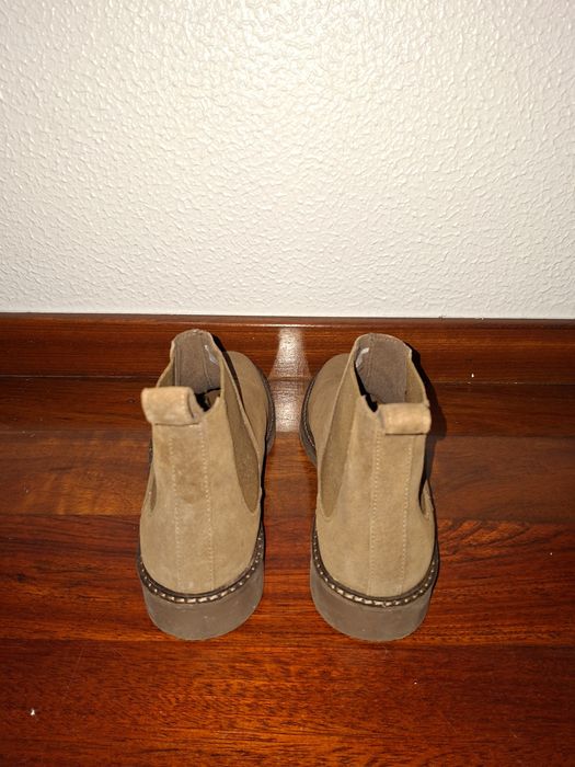 Botas Chelsea em camurça da Zara tamanho 39