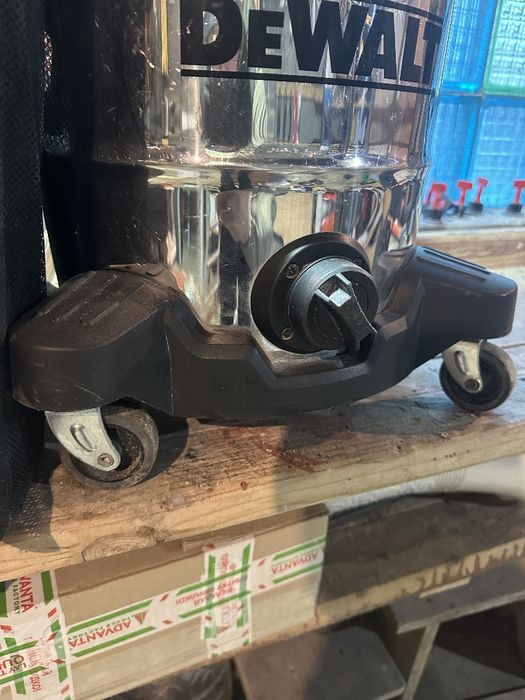 Пилосос DeWALT (750w)
