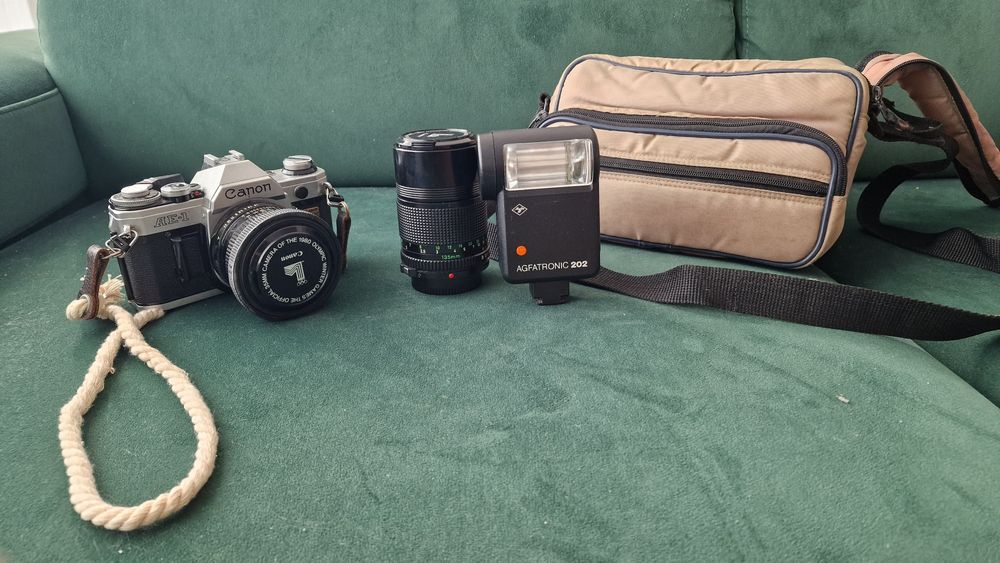Canon AE-1 + Lente 50mm f/1.8 + Lente 135mm + Flash + Bolsa
