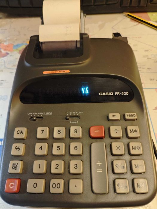 Máquina de calcular CASIO com rolo