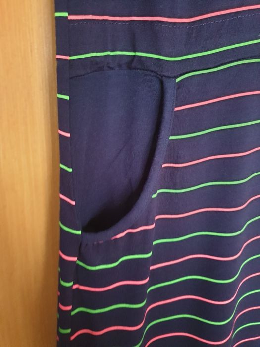 Sprzedam damską sukienkę w paski z kieszeniami