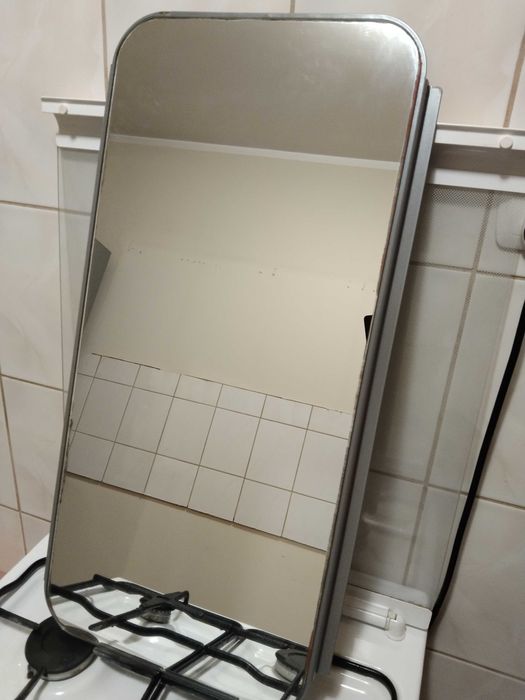 Lustro w oprawie metalowej