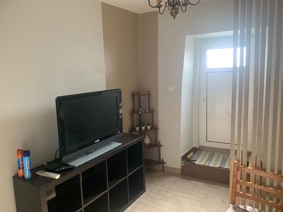 Alugo V2 rés do chão renovado