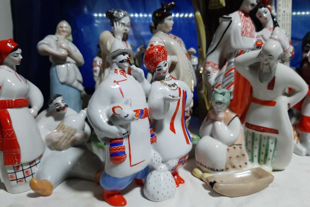 Фарфоровые статуэтки, Украинская тематика, заводы СССР. Цена снижена, звоните или пишите.