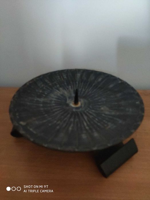 Stara rzeźbiona świeca