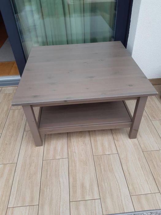 Kwadratowa ława z półką