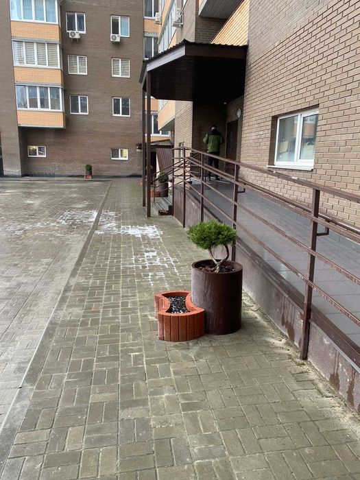 Продаж великої однокімнатної квартири в центрі міста. Галя