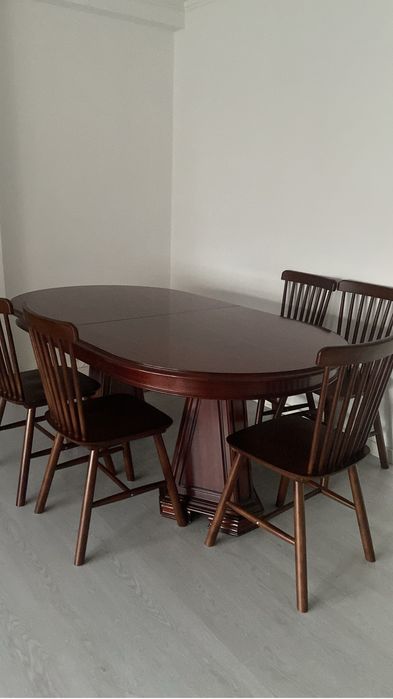 Mesa em nogueira