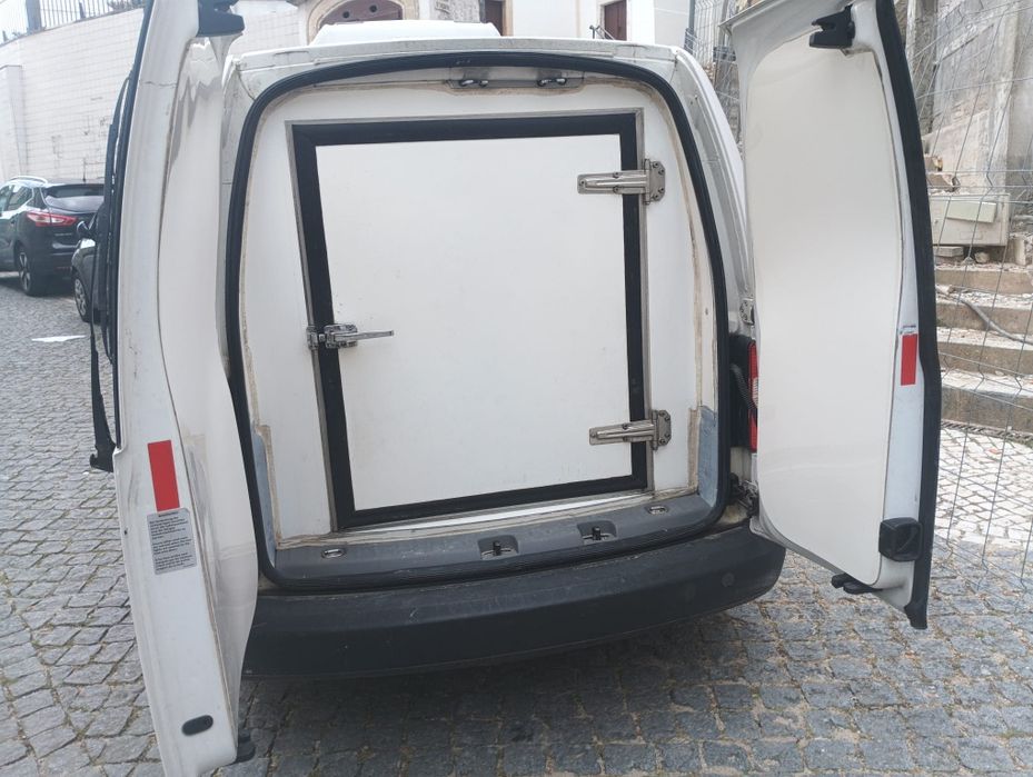Carrinha VW Caddy Frigorífica à Venda – Excelente Oportunidade!