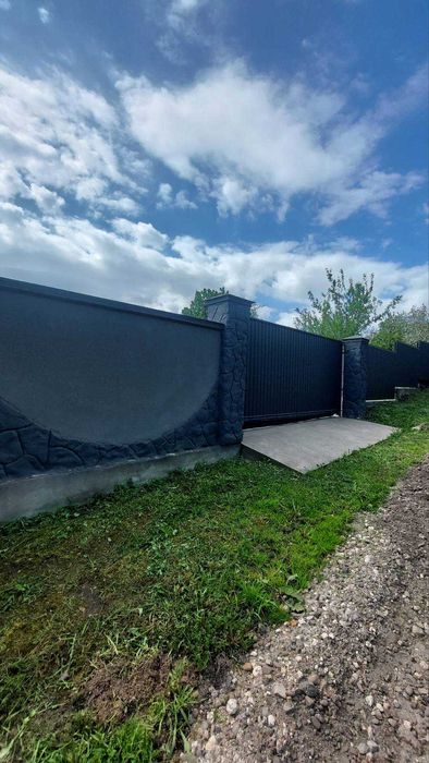 Продається гарний доглянутий будинок в с.Конюшки