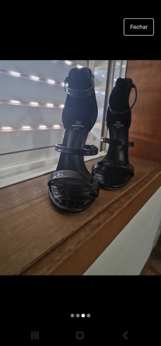 Sandalia preta - Como Nova