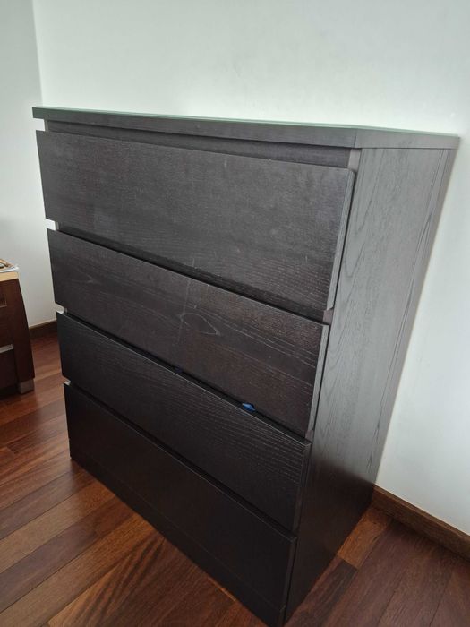 Cómoda com 4 gavetas IKEA Malm e tampo em vidro (Castanho Escuro)